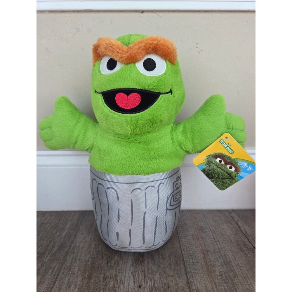 Sesame Street Oscar the Grouch Plush in‎ Trash Can Just Play New With Tags NWT